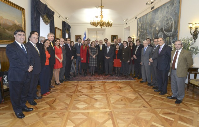 Jefe de Estado se reúne con Directiva y Comisión Política de RN en La Moneda