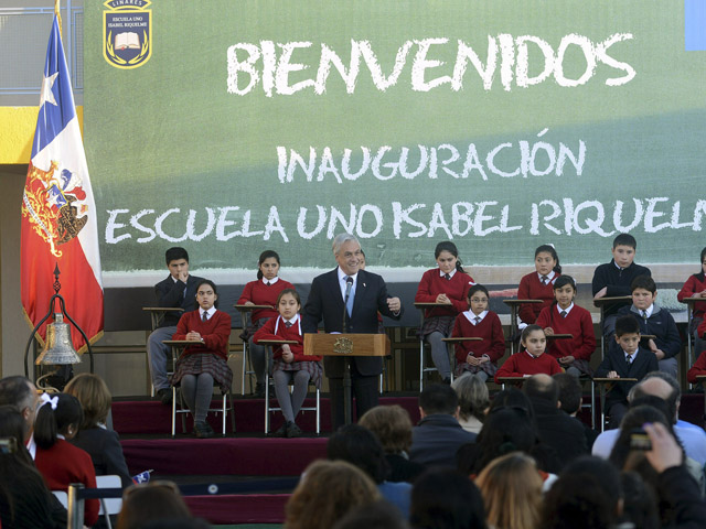 Jefe de Estado inauguró Colegio Isabel Riquelme de Linares